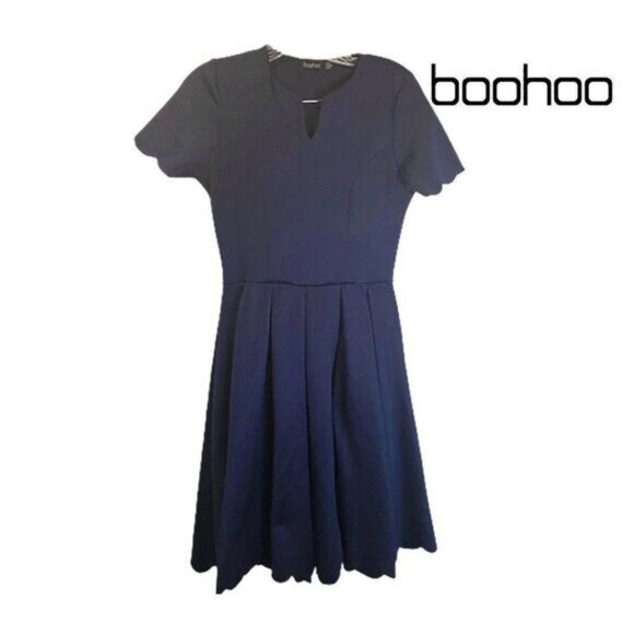 Boohoo Women's V Cut Neck Scalloped Hem Fit And Flare Dress - Picture 2 of 6